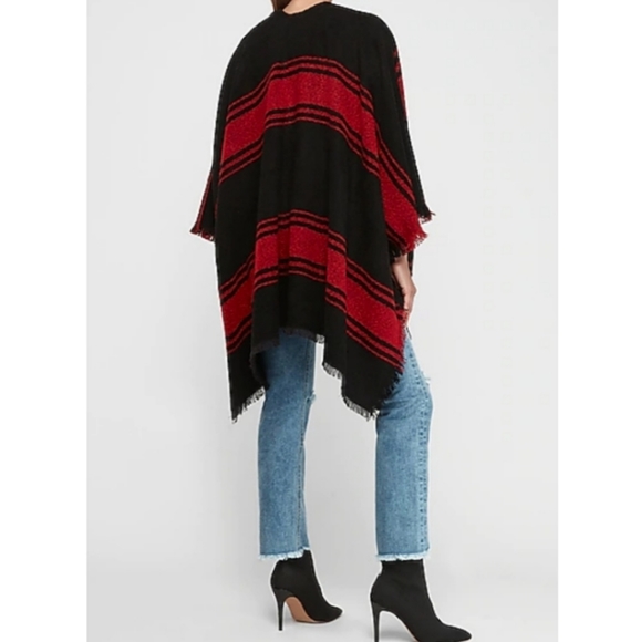 🌿EXPRESS PLAID PONCHO🌿 - Picture 3 of 7